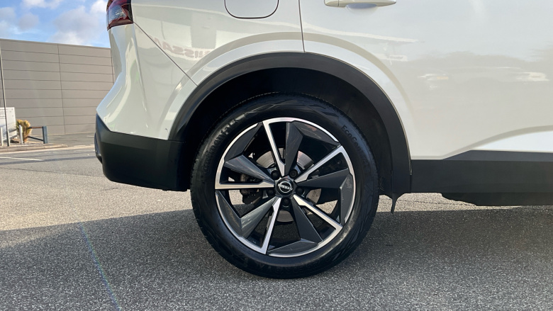 Nissan Qashqai 1.3 DiG-T MH Tekna 5dr Petrol Hatchback